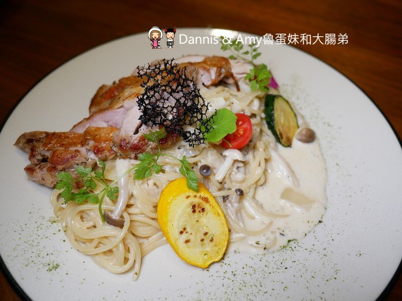 《新竹美食餐廳推薦》︱N訪還是很喜歡的犀牛西式小館。情人節約會聚餐推薦。碳烤牛排.燉飯.義大利麵 ｜民富國小棒球場旁（影片）