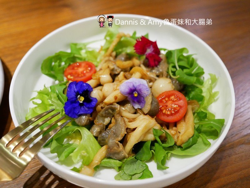 《新竹美食餐廳推薦》︱N訪還是很喜歡的犀牛西式小館。情人節約會聚餐推薦。碳烤牛排.燉飯.義大利麵 ｜民富國小棒球場旁（影片）