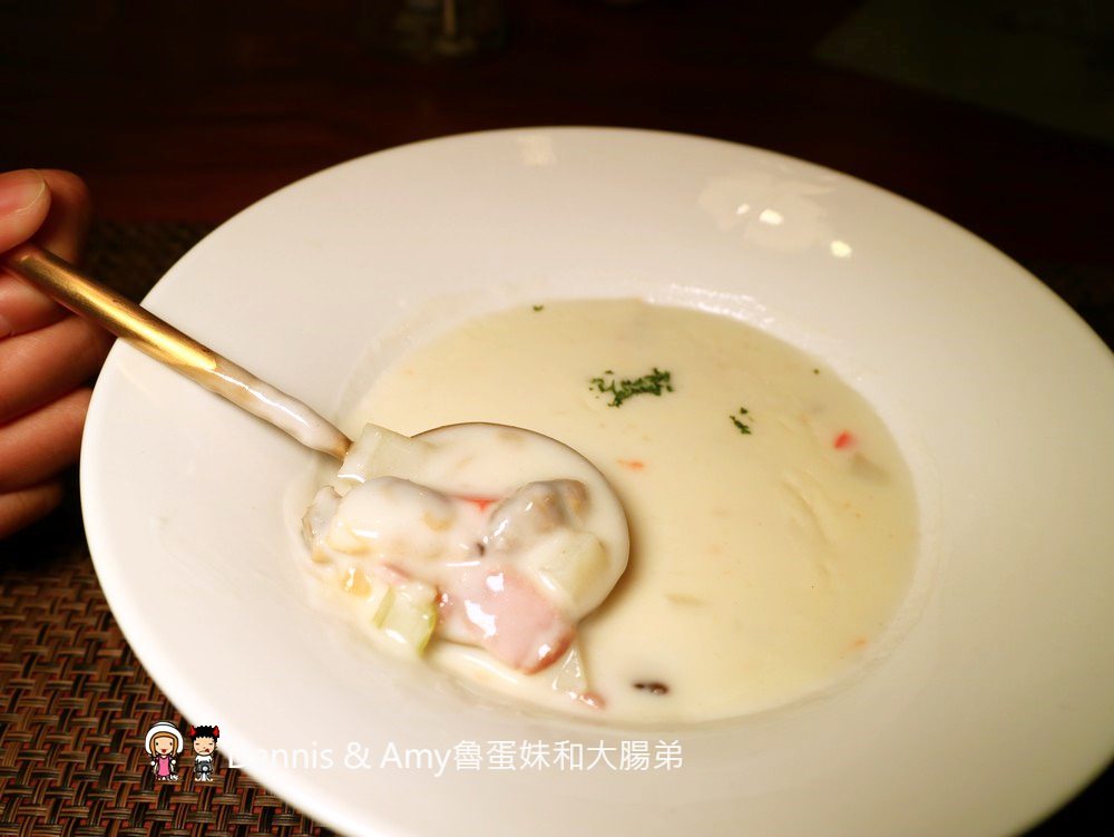 《新竹餐廳推薦》︱犀牛西式小館。有氣氛高貴不貴的美食享受。黑松露奶油野菇燉飯。碳烤牛排 ｜大遠百民富國小附近（影片）