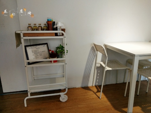 貳仁 炭烤吐司販売︱蘆洲 文青早午餐店 ︱招牌 炭烤肉蛋吐司 吃個早餐也可以很文青