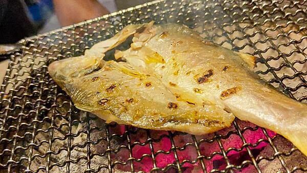 CP值爆表！不用千元就可以吃到和牛燒烤吃到飽，還有超厚切肋眼、比臉大牛排、韓式豬五花等超高級食級無限量