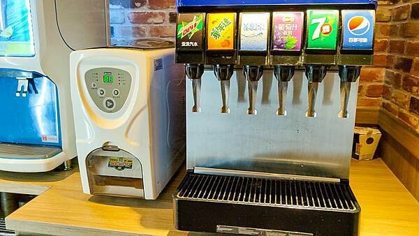 CP值爆表！不用千元就可以吃到和牛燒烤吃到飽，還有超厚切肋眼、比臉大牛排、韓式豬五花等超高級食級無限量