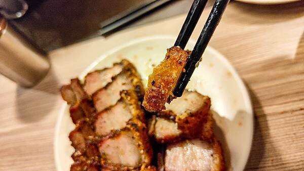 CP值爆表！不用千元就可以吃到和牛燒烤吃到飽，還有超厚切肋眼、比臉大牛排、韓式豬五花等超高級食級無限量