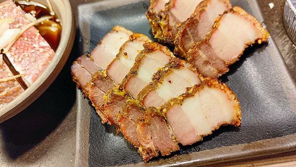 CP值爆表！不用千元就可以吃到和牛燒烤吃到飽，還有超厚切肋眼、比臉大牛排、韓式豬五花等超高級食級無限量