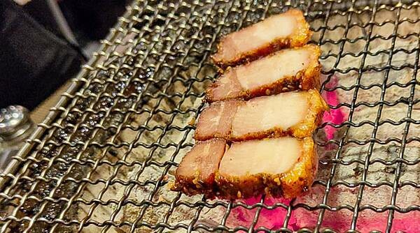 CP值爆表！不用千元就可以吃到和牛燒烤吃到飽，還有超厚切肋眼、比臉大牛排、韓式豬五花等超高級食級無限量