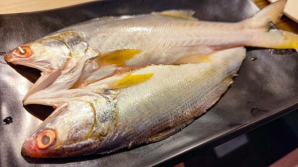 CP值爆表！不用千元就可以吃到和牛燒烤吃到飽，還有超厚切肋眼、比臉大牛排、韓式豬五花等超高級食級無限量