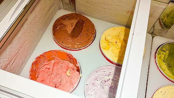 CP值爆表！不用千元就可以吃到和牛燒烤吃到飽，還有超厚切肋眼、比臉大牛排、韓式豬五花等超高級食級無限量