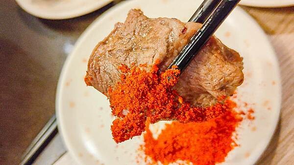 CP值爆表！不用千元就可以吃到和牛燒烤吃到飽，還有超厚切肋眼、比臉大牛排、韓式豬五花等超高級食級無限量