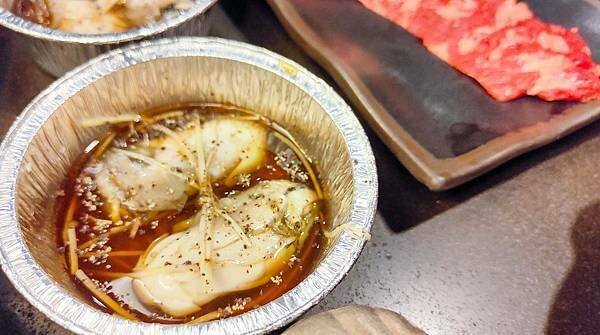 CP值爆表！不用千元就可以吃到和牛燒烤吃到飽，還有超厚切肋眼、比臉大牛排、韓式豬五花等超高級食級無限量