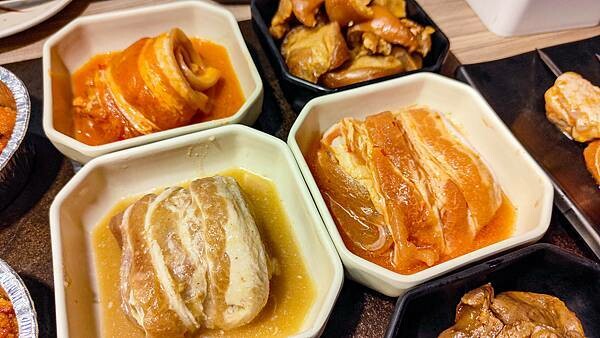 CP值爆表！不用千元就可以吃到和牛燒烤吃到飽，還有超厚切肋眼、比臉大牛排、韓式豬五花等超高級食級無限量