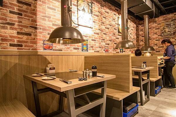 CP值爆表！不用千元就可以吃到和牛燒烤吃到飽，還有超厚切肋眼、比臉大牛排、韓式豬五花等超高級食級無限量