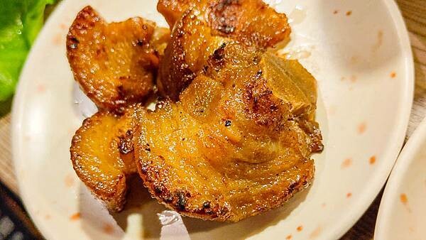 CP值爆表！不用千元就可以吃到和牛燒烤吃到飽，還有超厚切肋眼、比臉大牛排、韓式豬五花等超高級食級無限量