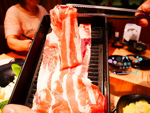 【台南美食】一番地到台南囉！無湯的火鍋 x 有湯的燒烤│大口吃肉質滿分壽喜燒│Prime、Choice等級牛肉讓你吃到飽！