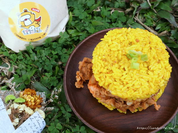 貍貓超人 黃金飯糰：台中美食│貍貓超人 黃金飯糰〃台中好吃飯糰推薦，採用金黃色的薑黃飯，配料獨特，顛覆傳統飯糰的口味~