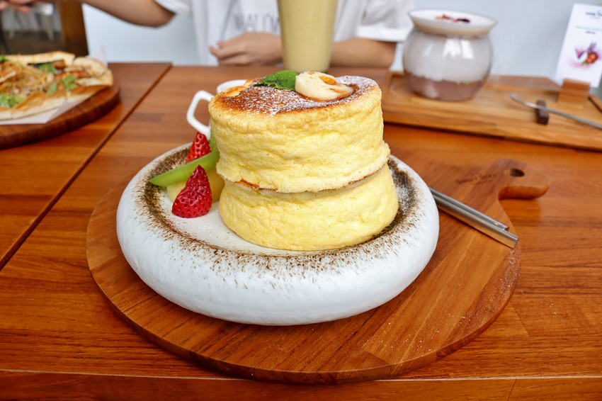 台南|成真咖啡(正興店) 正興街商圈.舒芙蕾鬆餅.台南下午茶推薦 - 奇奇一起玩樂趣