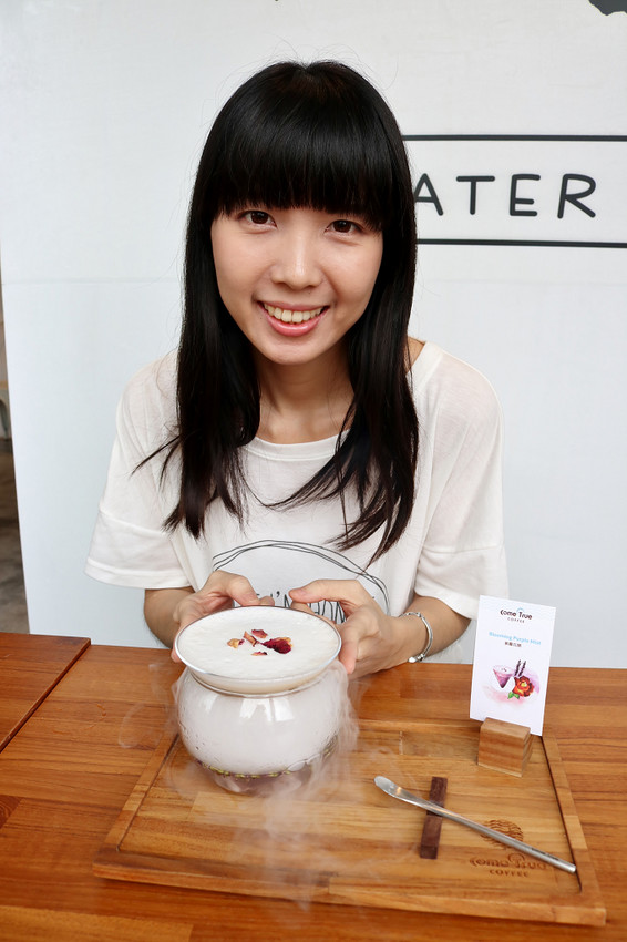 台南|成真咖啡(正興店) 正興街商圈.舒芙蕾鬆餅.台南下午茶推薦 - 奇奇一起玩樂趣