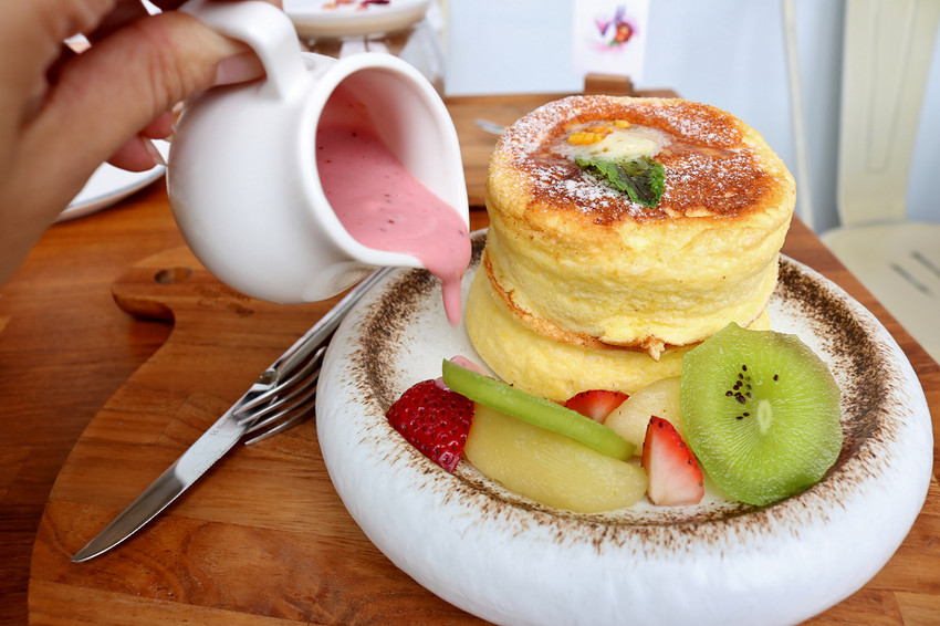 台南|成真咖啡(正興店) 正興街商圈.舒芙蕾鬆餅.台南下午茶推薦 - 奇奇一起玩樂趣