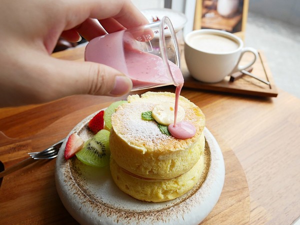 成真咖啡 Come-True Coffee(台南正興店)：成真咖啡 Come-True Coffee-台南特色咖啡館  店內環境舒適  餐點一道比一道美  創意咖啡一絕不試可惜