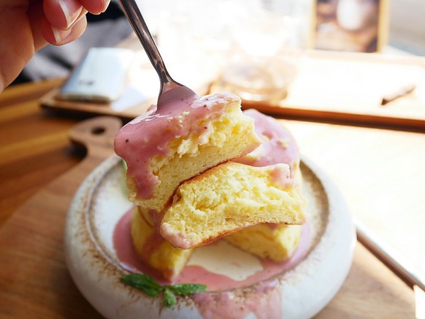 成真咖啡 Come-True Coffee(台南正興店)：成真咖啡 Come-True Coffee-台南特色咖啡館  店內環境舒適  餐點一道比一道美  創意咖啡一絕不試可惜