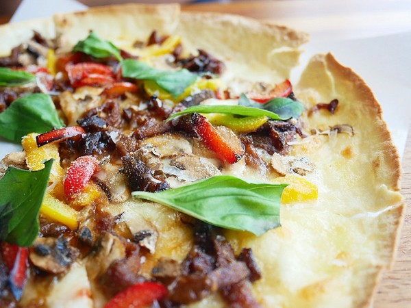 成真咖啡 Come-True Coffee(台南正興店)：成真咖啡 Come-True Coffee-台南特色咖啡館  店內環境舒適  餐點一道比一道美  創意咖啡一絕不試可惜