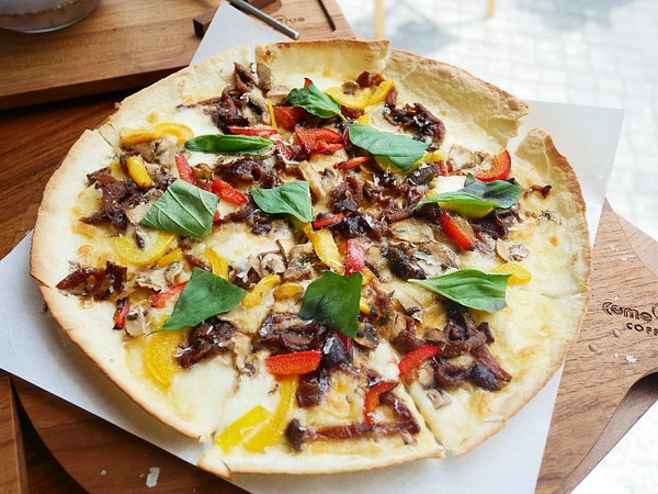 成真咖啡 Come-True Coffee(台南正興店)：成真咖啡 Come-True Coffee-台南特色咖啡館  店內環境舒適  餐點一道比一道美  創意咖啡一絕不試可惜