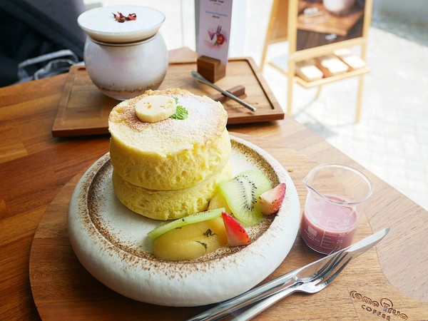 成真咖啡 Come-True Coffee(台南正興店)：成真咖啡 Come-True Coffee-台南特色咖啡館  店內環境舒適  餐點一道比一道美  創意咖啡一絕不試可惜