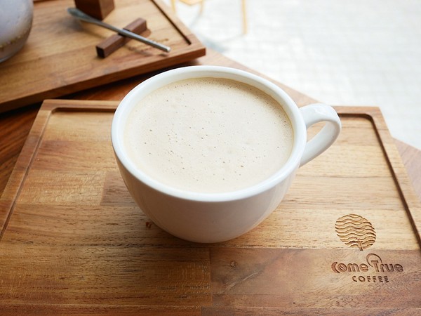 成真咖啡 Come-True Coffee(台南正興店)：成真咖啡 Come-True Coffee-台南特色咖啡館  店內環境舒適  餐點一道比一道美  創意咖啡一絕不試可惜
