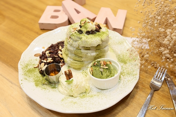 伴伴鬆餅：【嘉義美食】排隊人氣名店，低調老宅內的浮誇舒芙蕾：伴伴鬆餅