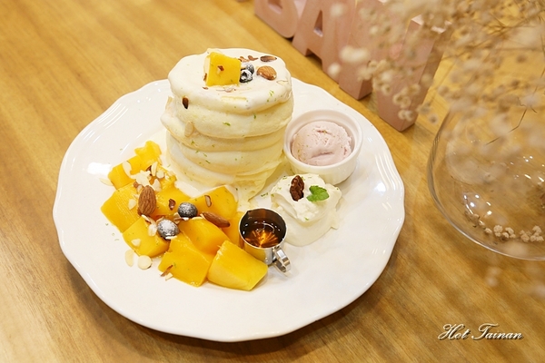 伴伴鬆餅：【嘉義美食】排隊人氣名店，低調老宅內的浮誇舒芙蕾：伴伴鬆餅