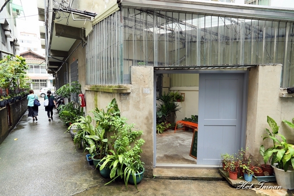 伴伴鬆餅：【嘉義美食】排隊人氣名店，低調老宅內的浮誇舒芙蕾：伴伴鬆餅