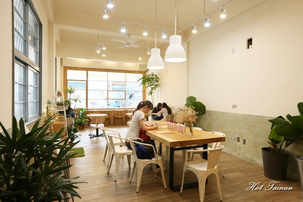 伴伴鬆餅：【嘉義美食】排隊人氣名店，低調老宅內的浮誇舒芙蕾：伴伴鬆餅