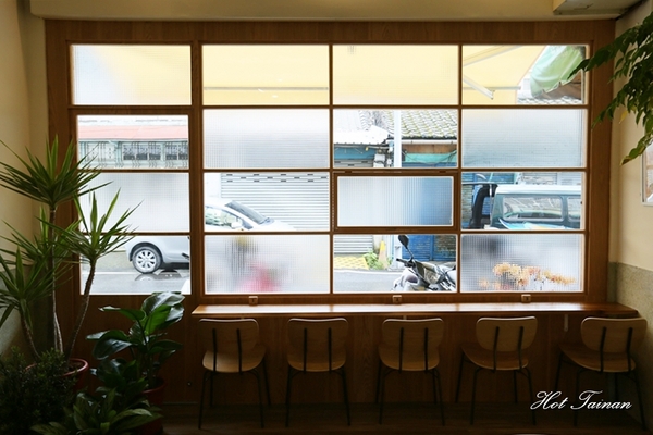 伴伴鬆餅：【嘉義美食】排隊人氣名店，低調老宅內的浮誇舒芙蕾：伴伴鬆餅