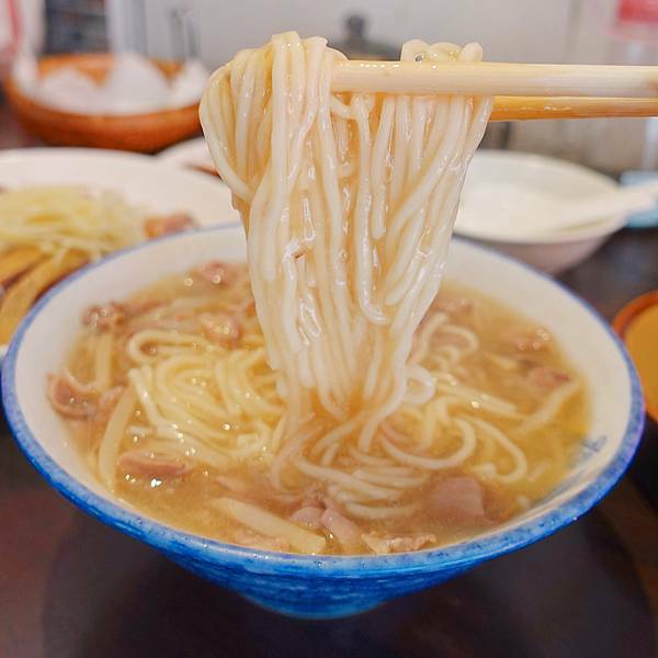 【新店美食】新店北鴨鴨肉羹~新店碧潭人氣美食小吃~新店必吃美食~光明街商圈超人氣美食~鴨肉羹美味好吃