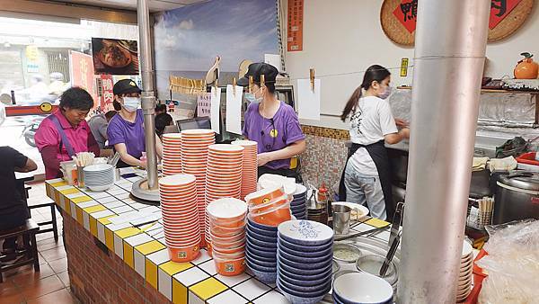 【新店美食】新店北鴨鴨肉羹~新店碧潭人氣美食小吃~新店必吃美食~光明街商圈超人氣美食~鴨肉羹美味好吃