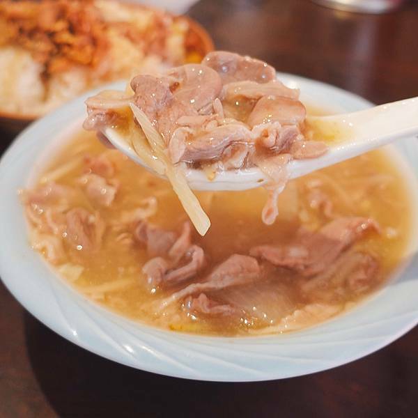 【新店美食】新店北鴨鴨肉羹~新店碧潭人氣美食小吃~新店必吃美食~光明街商圈超人氣美食~鴨肉羹美味好吃