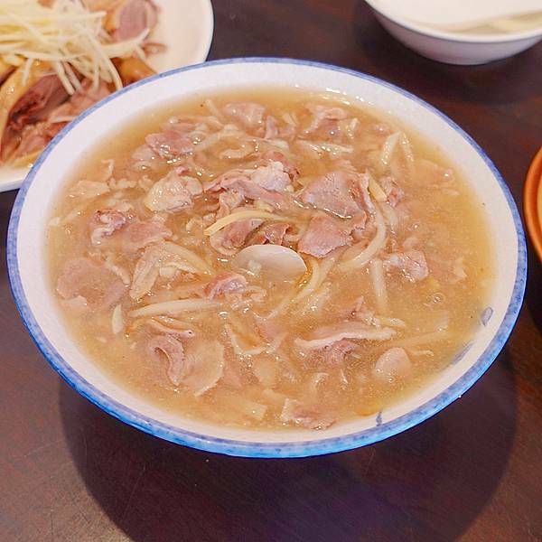 【新店美食】新店北鴨鴨肉羹~新店碧潭人氣美食小吃~新店必吃美食~光明街商圈超人氣美食~鴨肉羹美味好吃