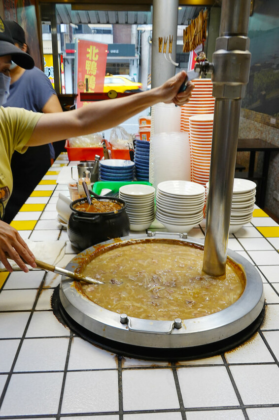 新北市新店區連奧運金牌選手都愛的必吃碧潭小吃-新店站北鴨鴨肉羹，裕隆城附近高CP值平價美食