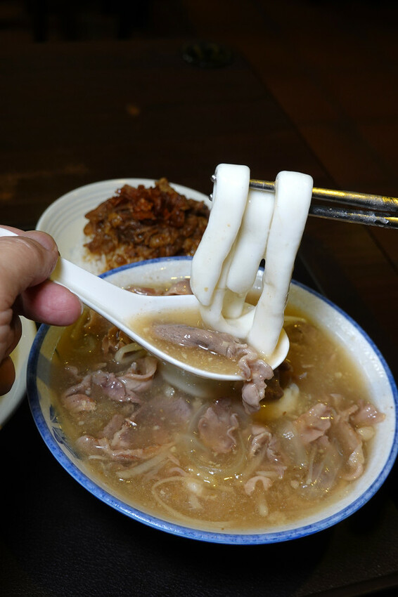 新北市新店區連奧運金牌選手都愛的必吃碧潭小吃-新店站北鴨鴨肉羹，裕隆城附近高CP值平價美食