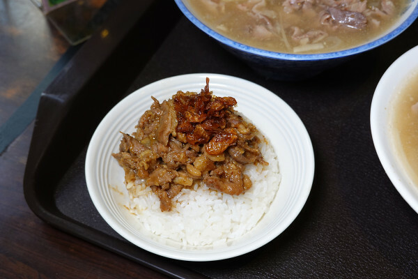 新北市新店區連奧運金牌選手都愛的必吃碧潭小吃-新店站北鴨鴨肉羹，裕隆城附近高CP值平價美食