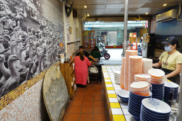 新北市新店區連奧運金牌選手都愛的必吃碧潭小吃-新店站北鴨鴨肉羹，裕隆城附近高CP值平價美食