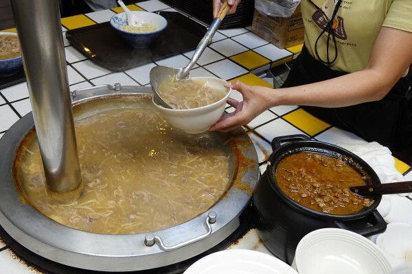 新北市新店區連奧運金牌選手都愛的必吃碧潭小吃-新店站北鴨鴨肉羹，裕隆城附近高CP值平價美食