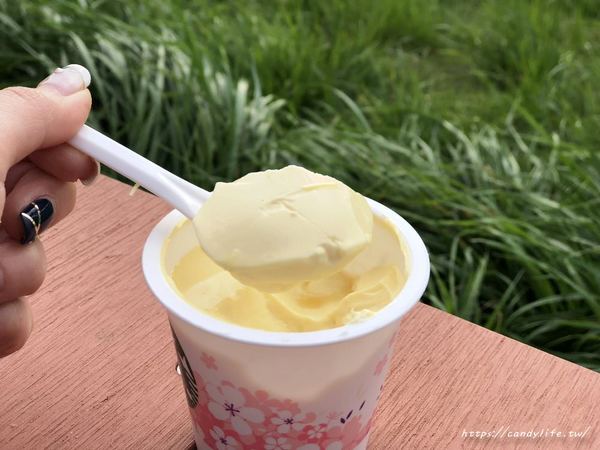 Starbucks Coffee 統一星巴克(永春東門市)：台灣星巴克│美美櫻花系列新上市，除了飲料杯外，星巴克布丁也換上粉色櫻花裝囉~