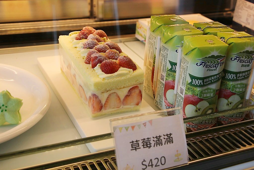 烏日推薦伴手禮,卷卷蛋糕,不止美味的甜點還有吃飽飽餐點,門市近高鐵站,附近超級好停車!! - 微笑Joe幸運