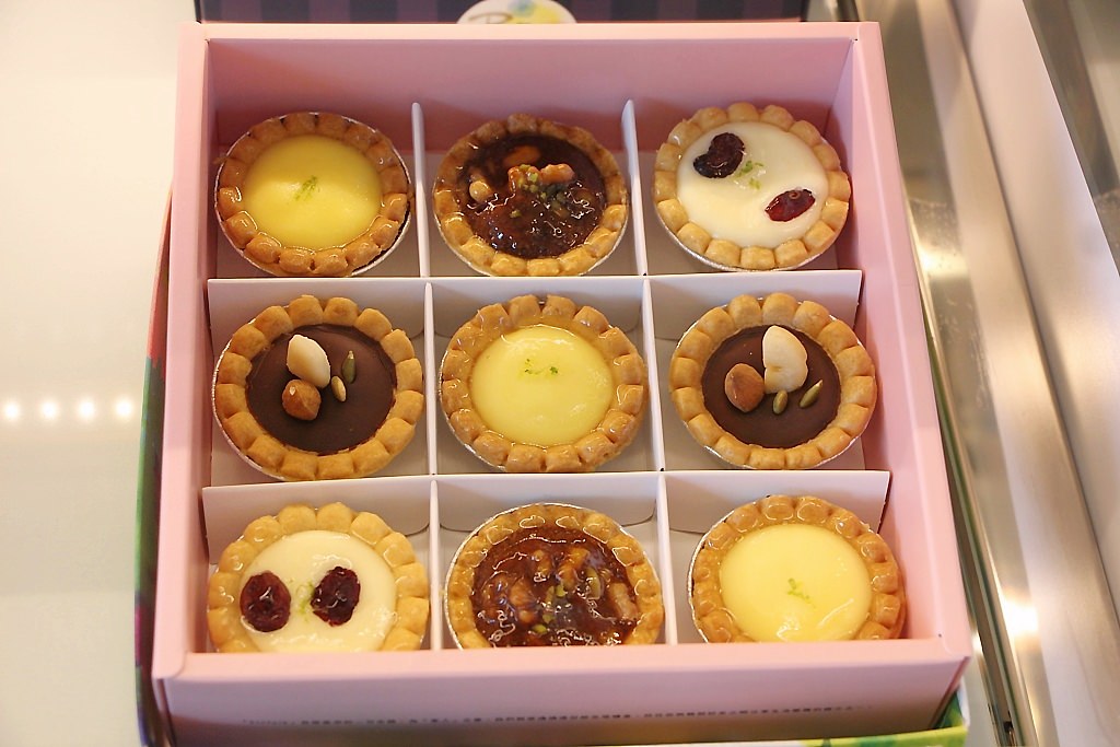 烏日推薦伴手禮,卷卷蛋糕,不止美味的甜點還有吃飽飽餐點,門市近高鐵站,附近超級好停車!! - 微笑Joe幸運