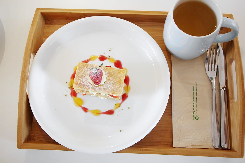 烏日推薦伴手禮,卷卷蛋糕,不止美味的甜點還有吃飽飽餐點,門市近高鐵站,附近超級好停車!! - 微笑Joe幸運