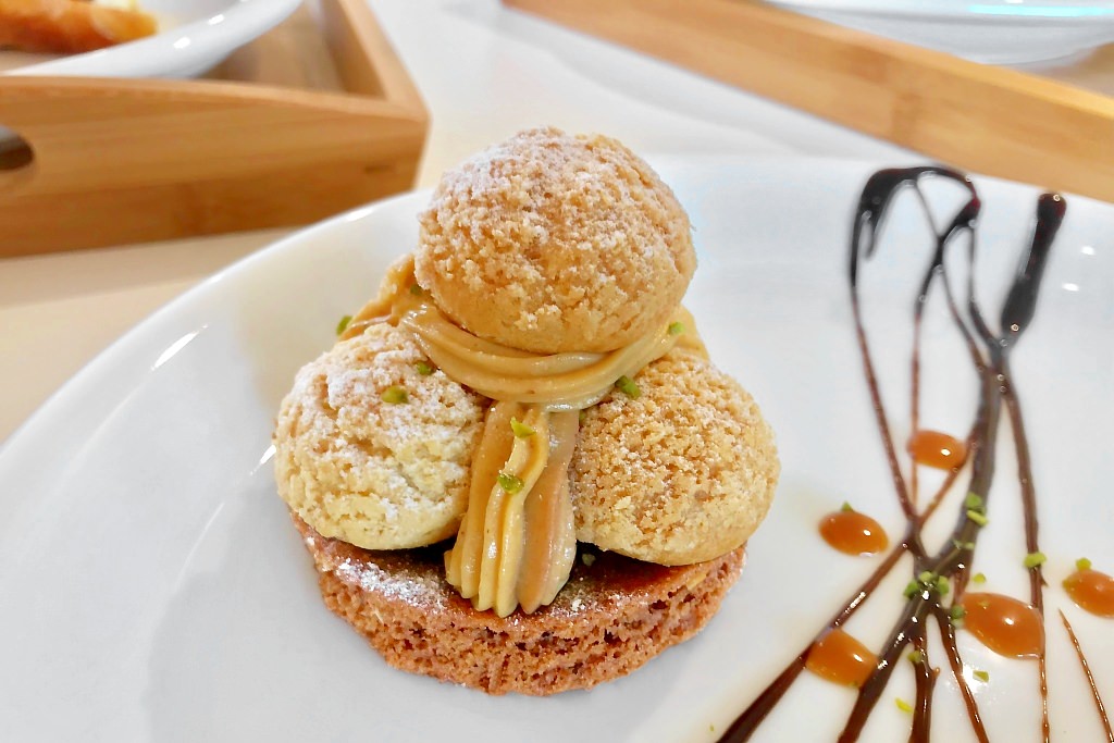 烏日推薦伴手禮,卷卷蛋糕,不止美味的甜點還有吃飽飽餐點,門市近高鐵站,附近超級好停車!! - 微笑Joe幸運