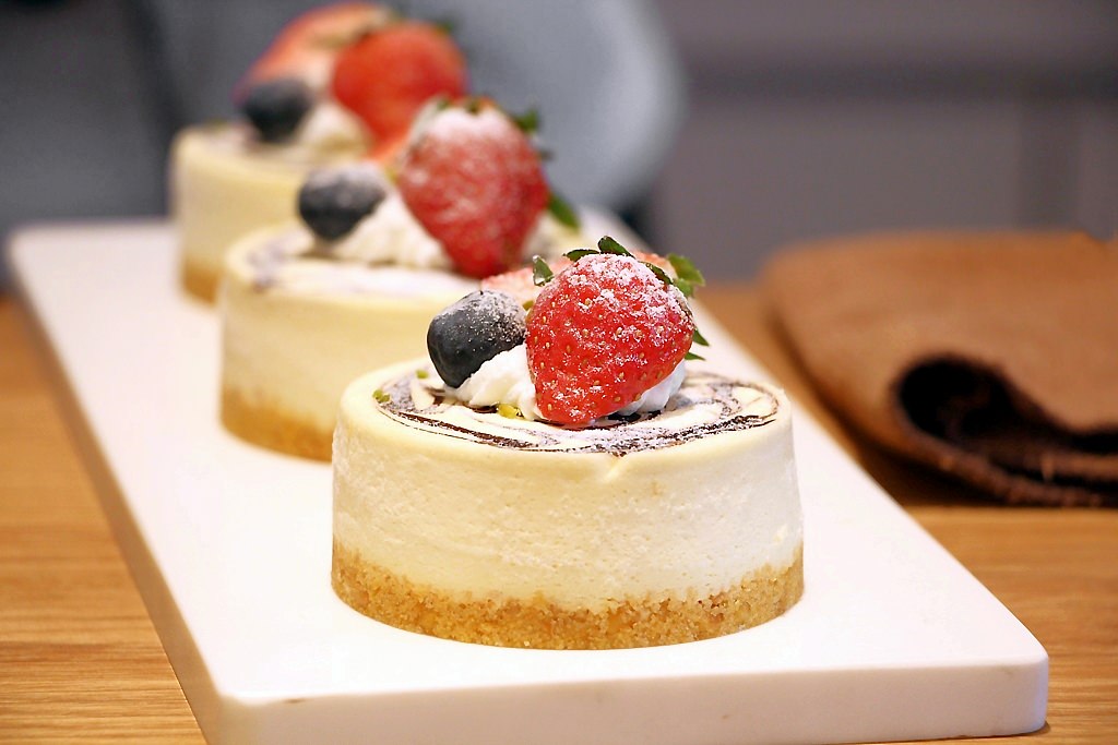 烏日推薦伴手禮,卷卷蛋糕,不止美味的甜點還有吃飽飽餐點,門市近高鐵站,附近超級好停車!! - 微笑Joe幸運