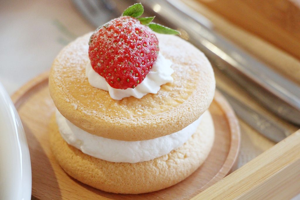 烏日推薦伴手禮,卷卷蛋糕,不止美味的甜點還有吃飽飽餐點,門市近高鐵站,附近超級好停車!! - 微笑Joe幸運