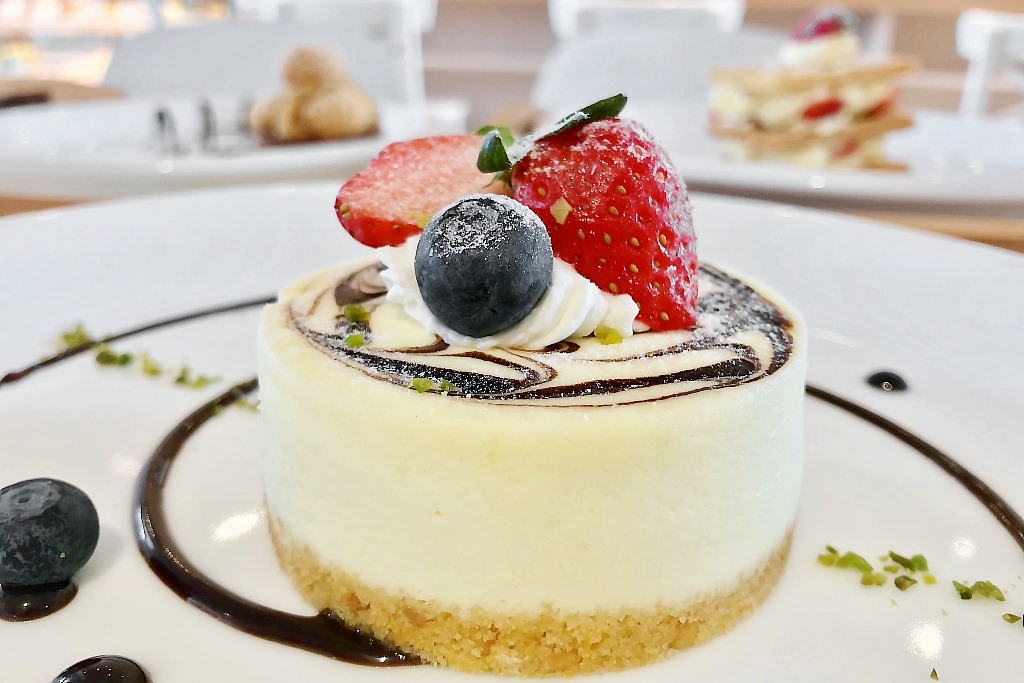 烏日推薦伴手禮,卷卷蛋糕,不止美味的甜點還有吃飽飽餐點,門市近高鐵站,附近超級好停車!! - 微笑Joe幸運