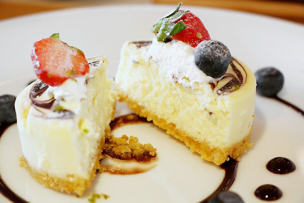 烏日推薦伴手禮,卷卷蛋糕,不止美味的甜點還有吃飽飽餐點,門市近高鐵站,附近超級好停車!! - 微笑Joe幸運